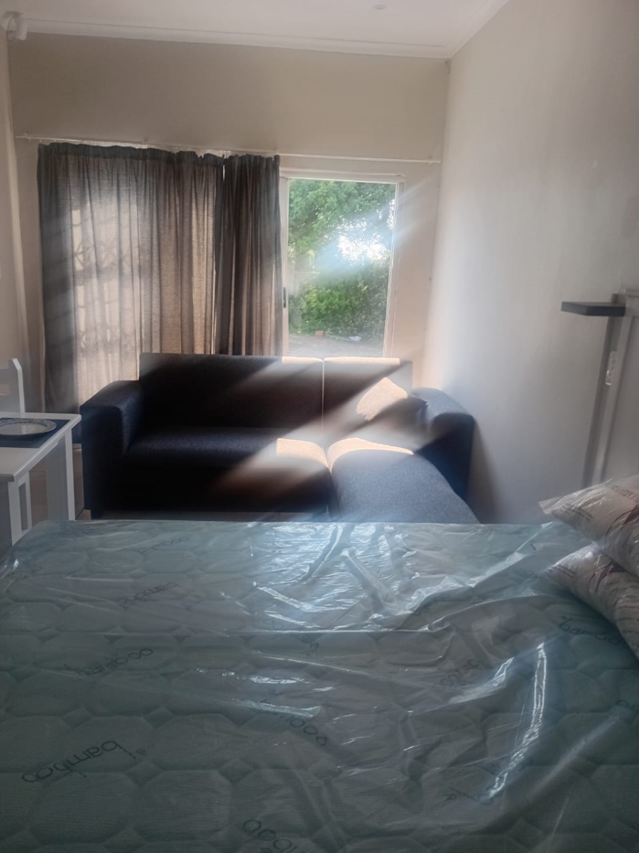 To Let 1 Bedroom Property for Rent in Humewood Eastern Cape